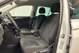 valkoinen Volkswagen Tiguan 2023 kuva 16.