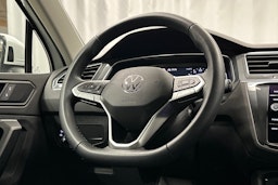 valkoinen Volkswagen Tiguan 2023 kuva 17.