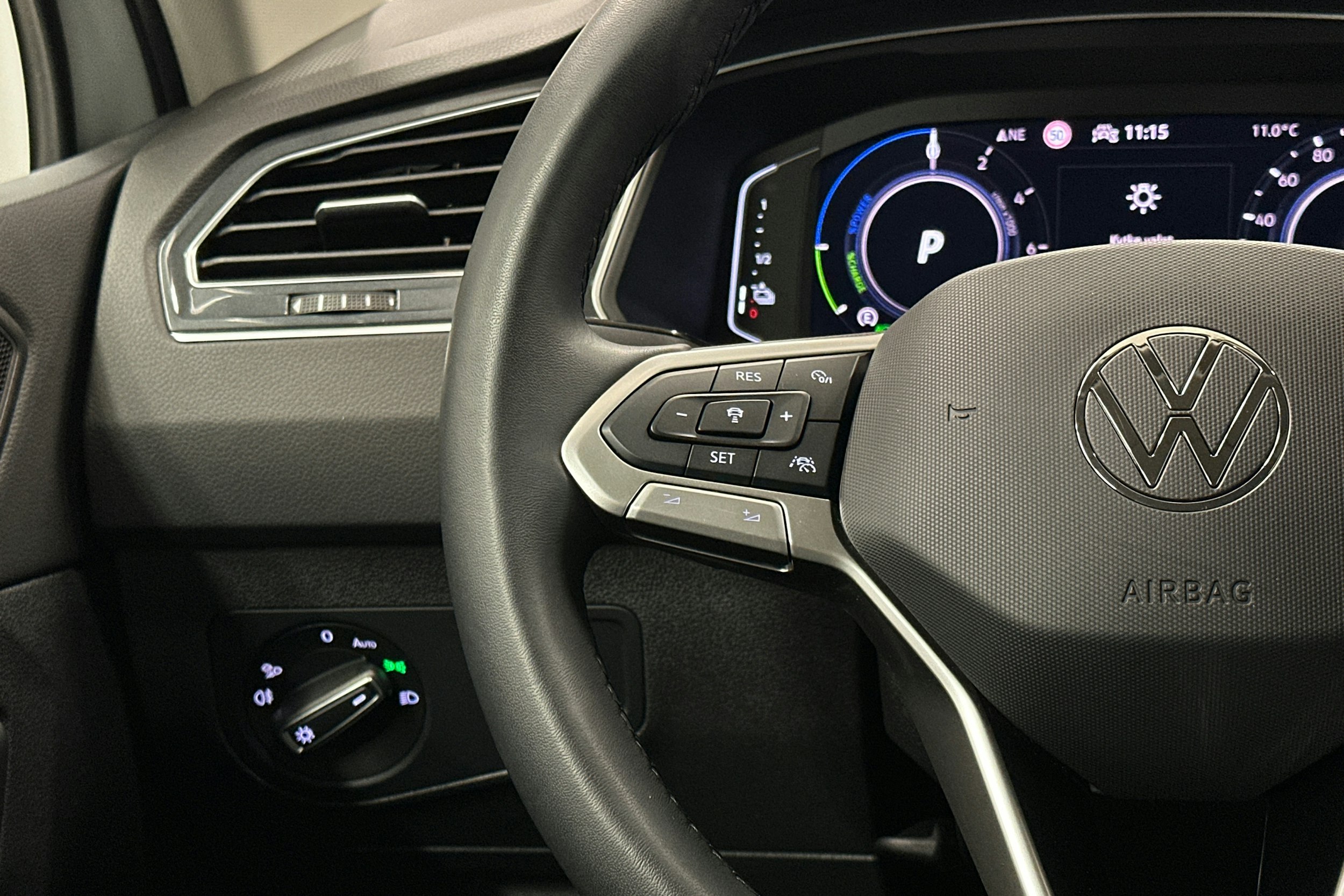 valkoinen Volkswagen Tiguan 2023 kuva 18.