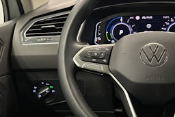 valkoinen Volkswagen Tiguan 2023 kuva 18.