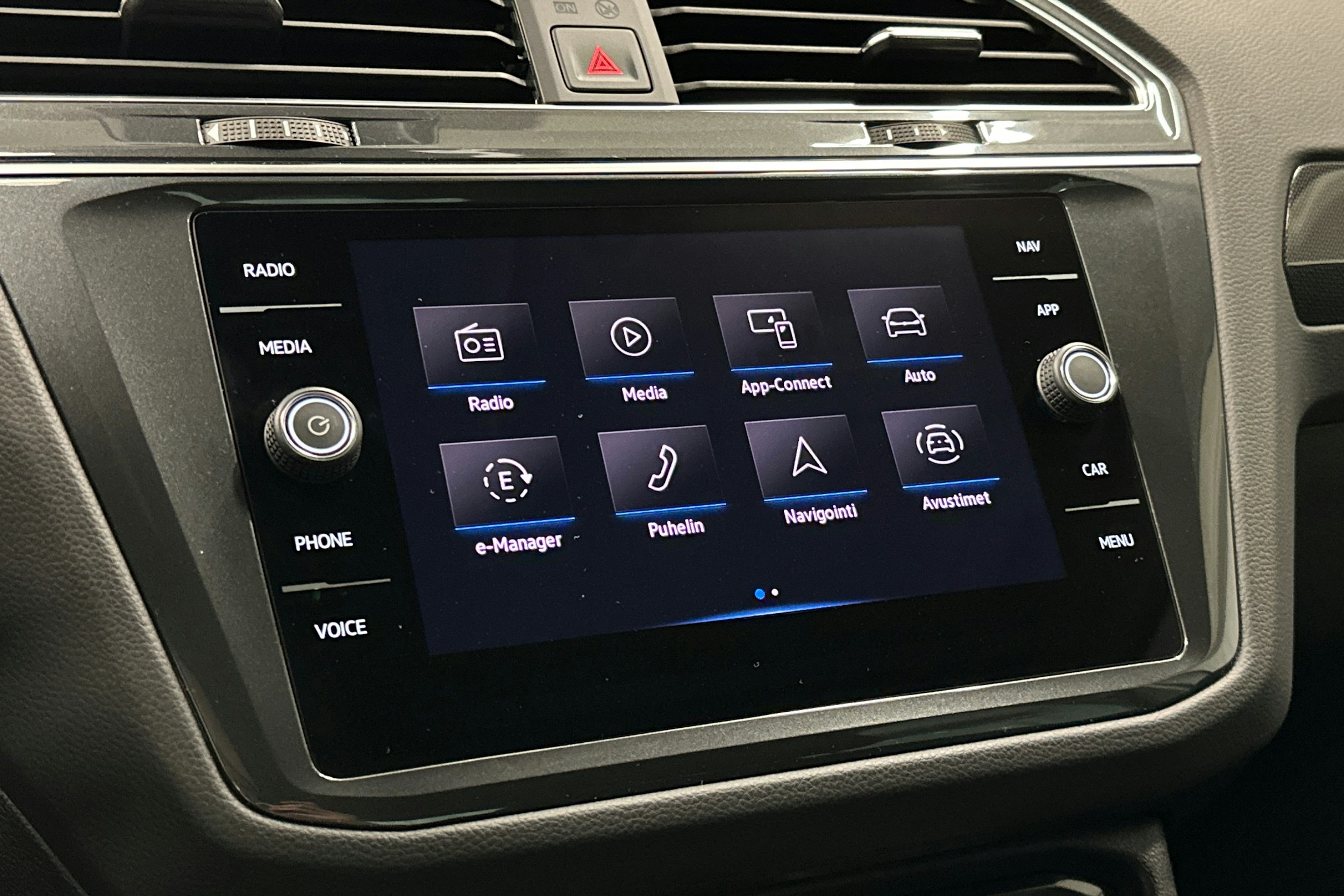 valkoinen Volkswagen Tiguan 2023 kuva 22.