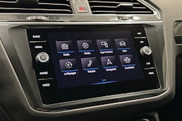 valkoinen Volkswagen Tiguan 2023 kuva 22.