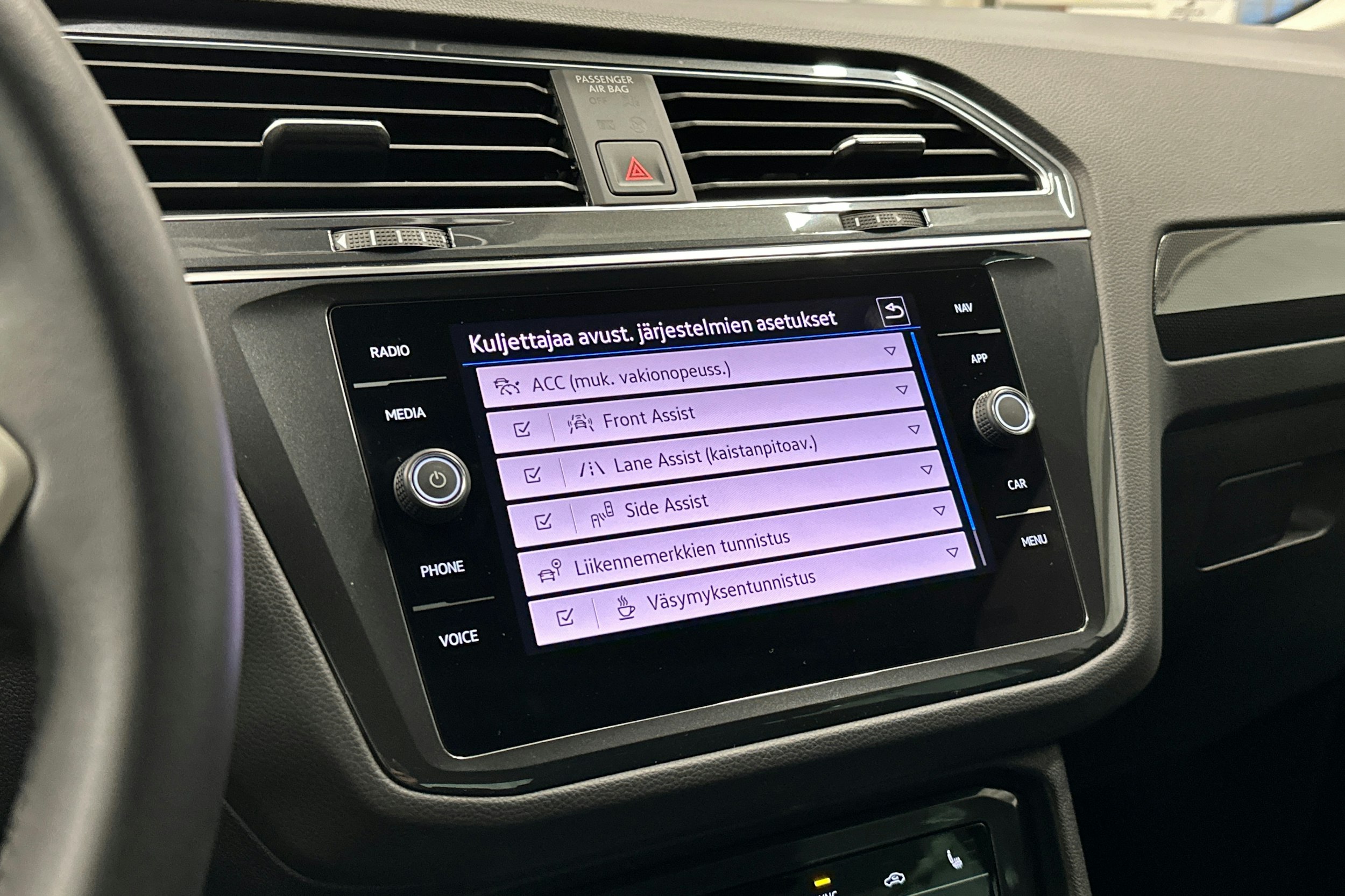 valkoinen Volkswagen Tiguan 2023 kuva 26.