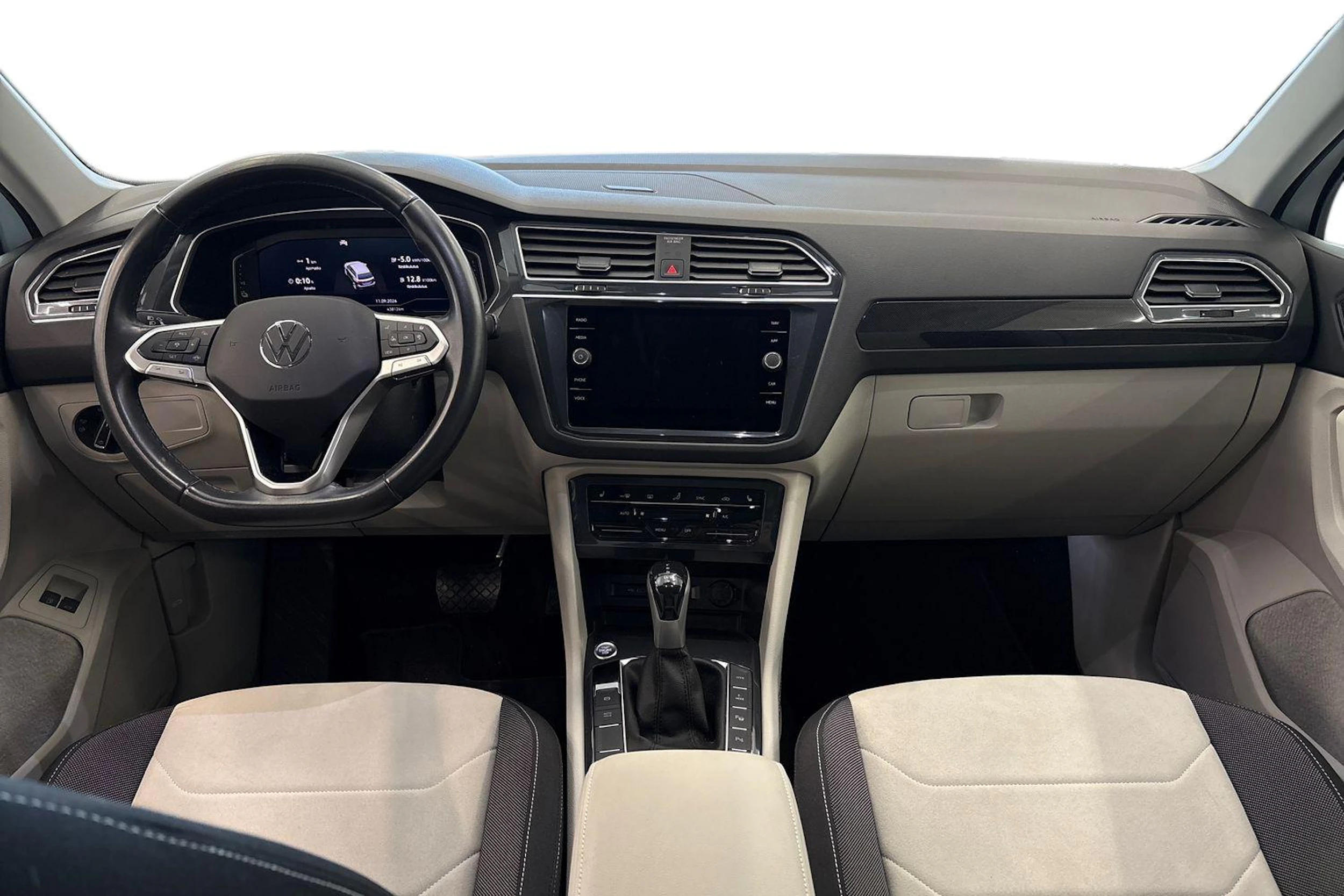 valkoinen Volkswagen Tiguan 2023 kuva 7.