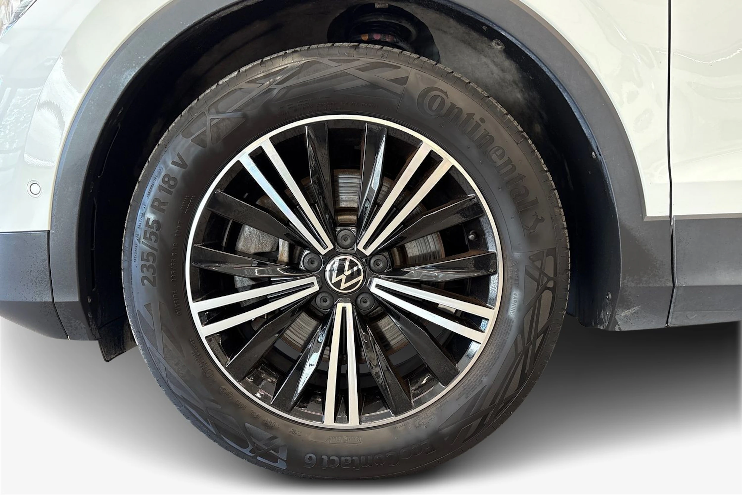 valkoinen Volkswagen Tiguan 2023 kuva 9.
