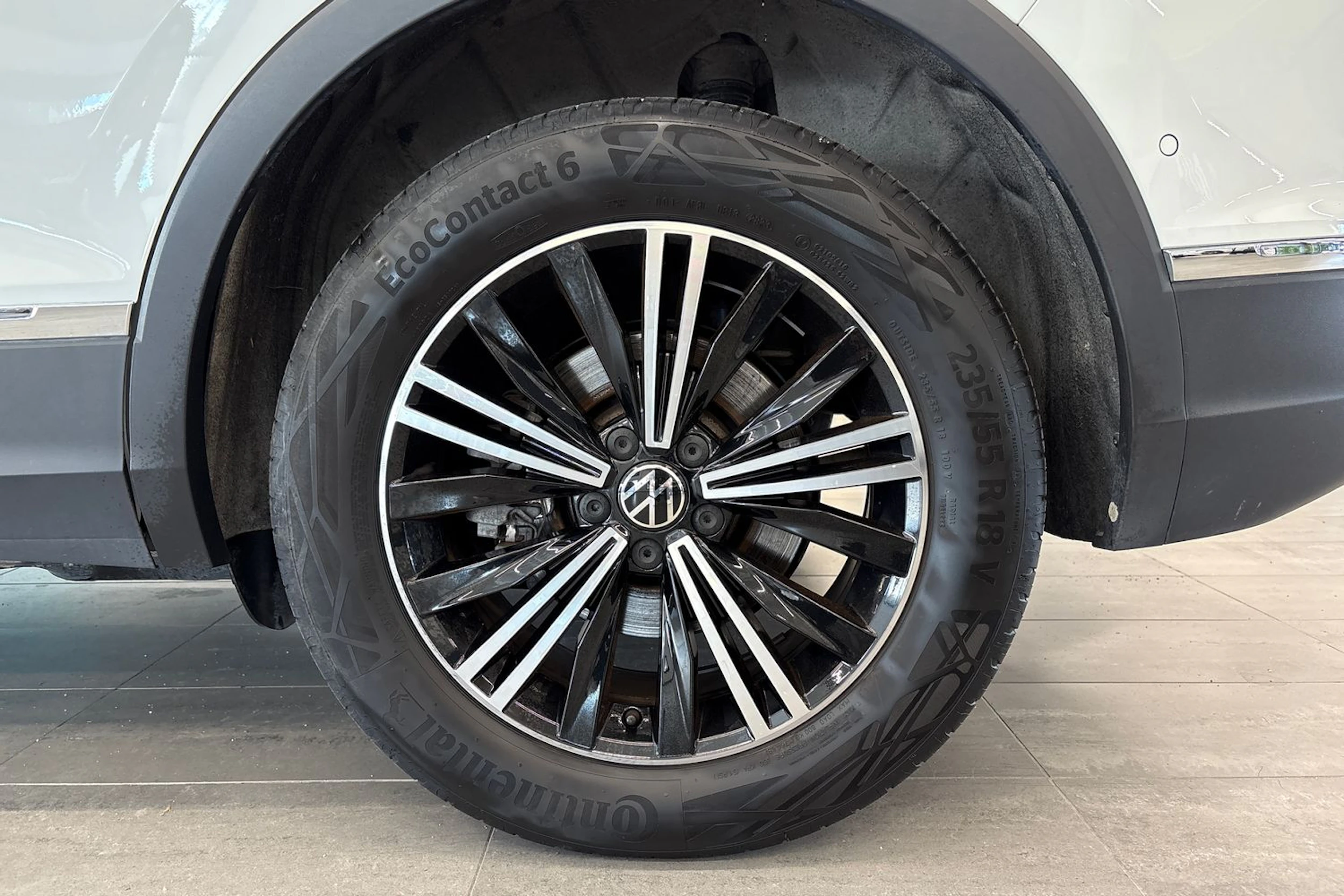 valkoinen Volkswagen Tiguan 2023 kuva 10.