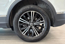 valkoinen Volkswagen Tiguan 2023 kuva 10.