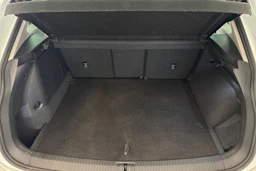 valkoinen Volkswagen Tiguan 2023 kuva 11.
