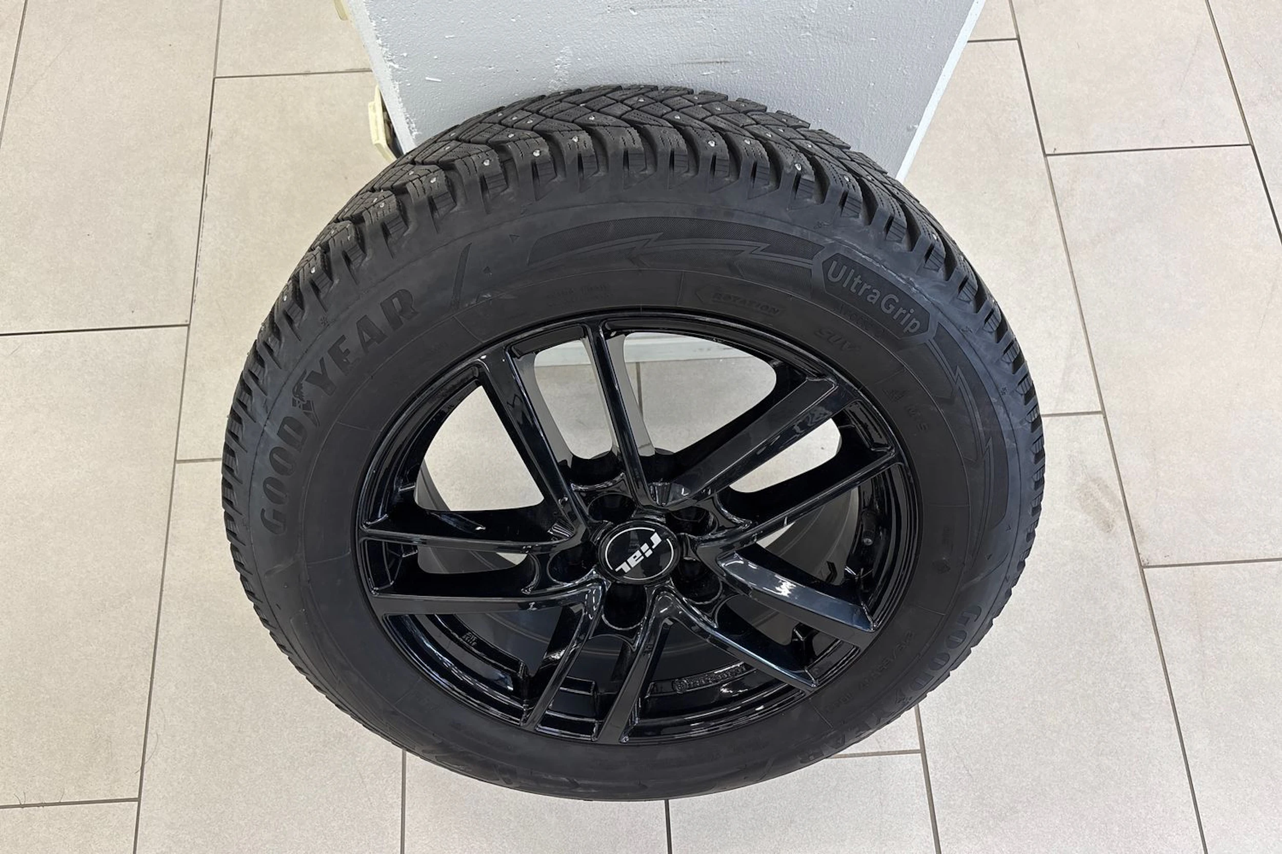 valkoinen Volkswagen Tiguan 2023 kuva 14.