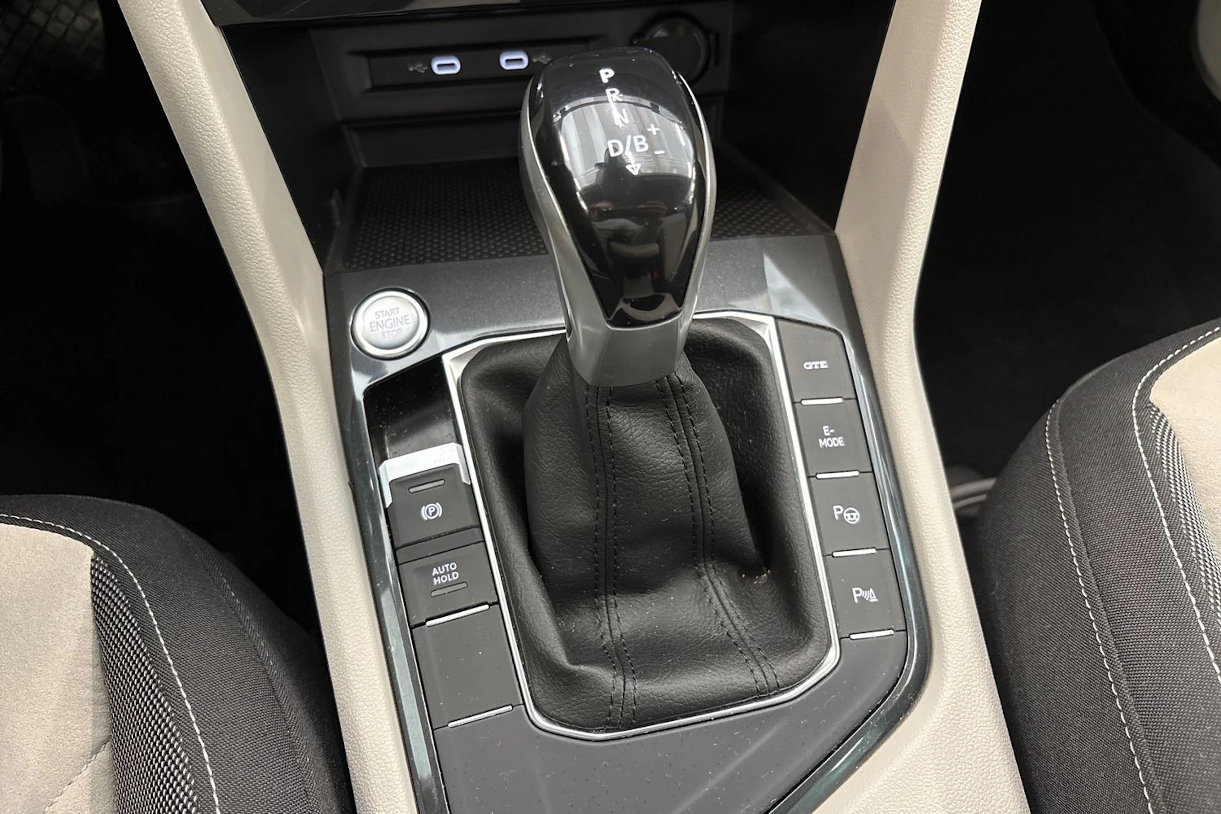 valkoinen Volkswagen Tiguan 2023 kuva 17.