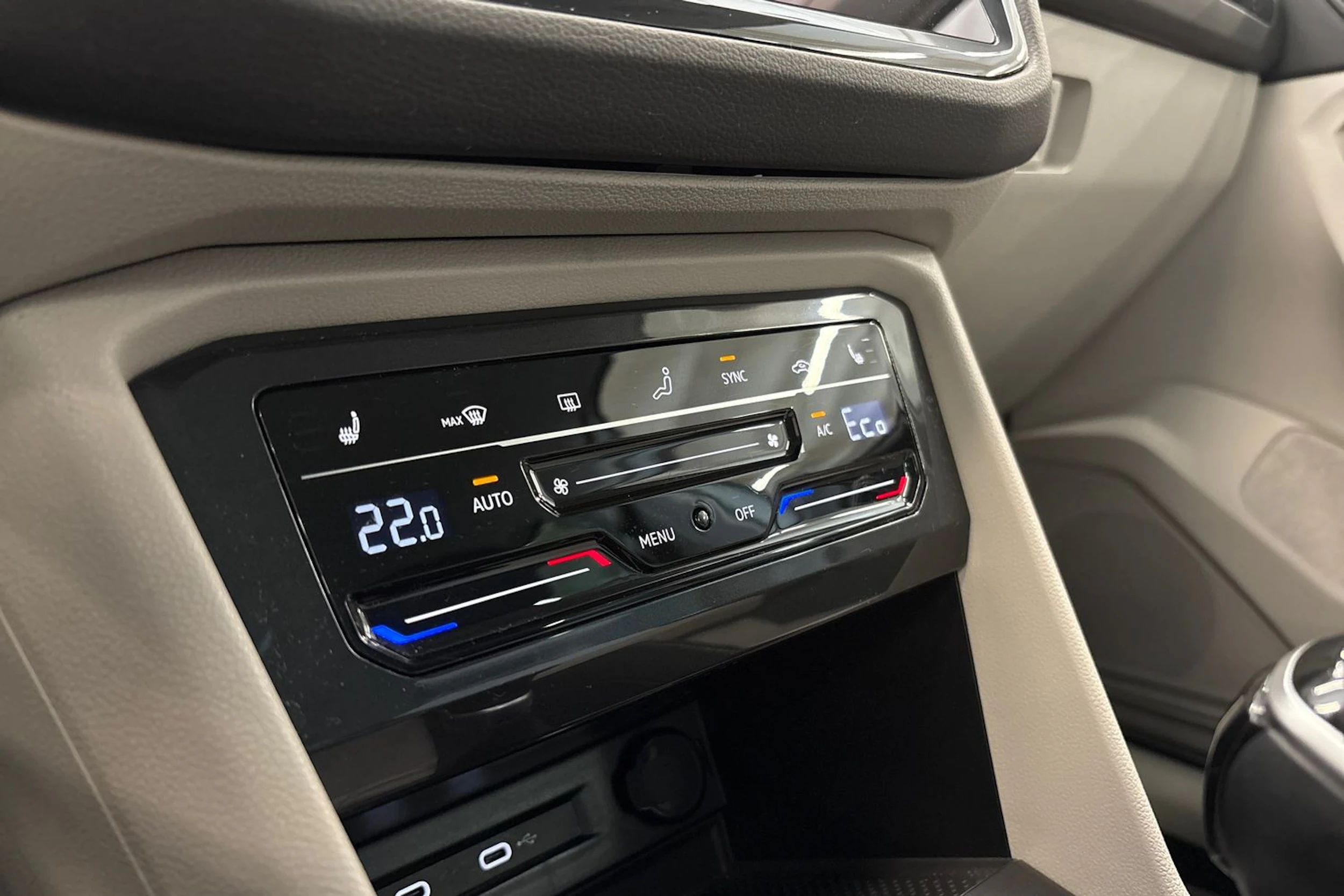 valkoinen Volkswagen Tiguan 2023 kuva 19.
