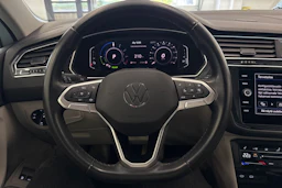 valkoinen Volkswagen Tiguan 2023 kuva 20.