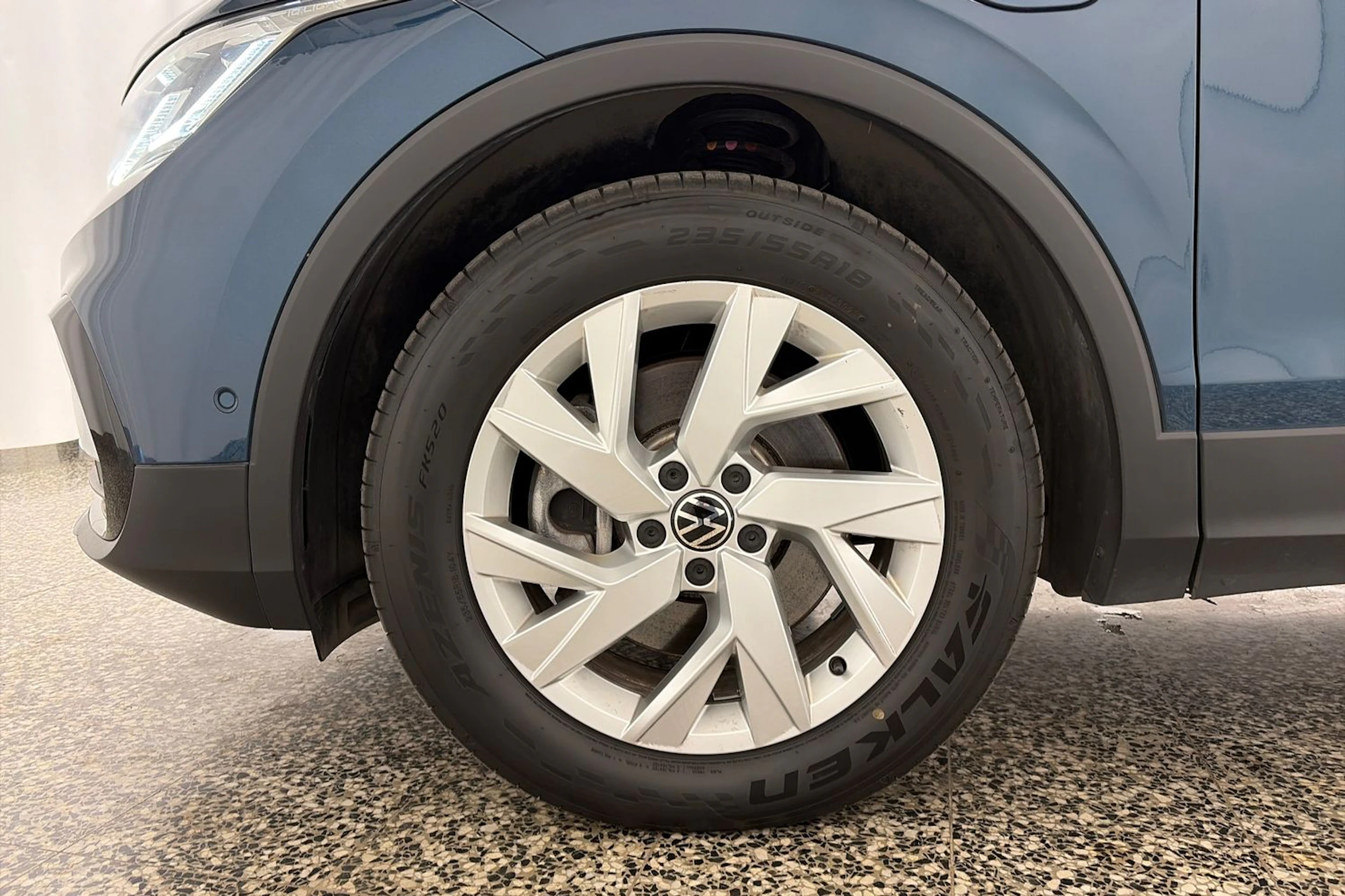 Sininen Volkswagen Tiguan 2023 kuva 10.