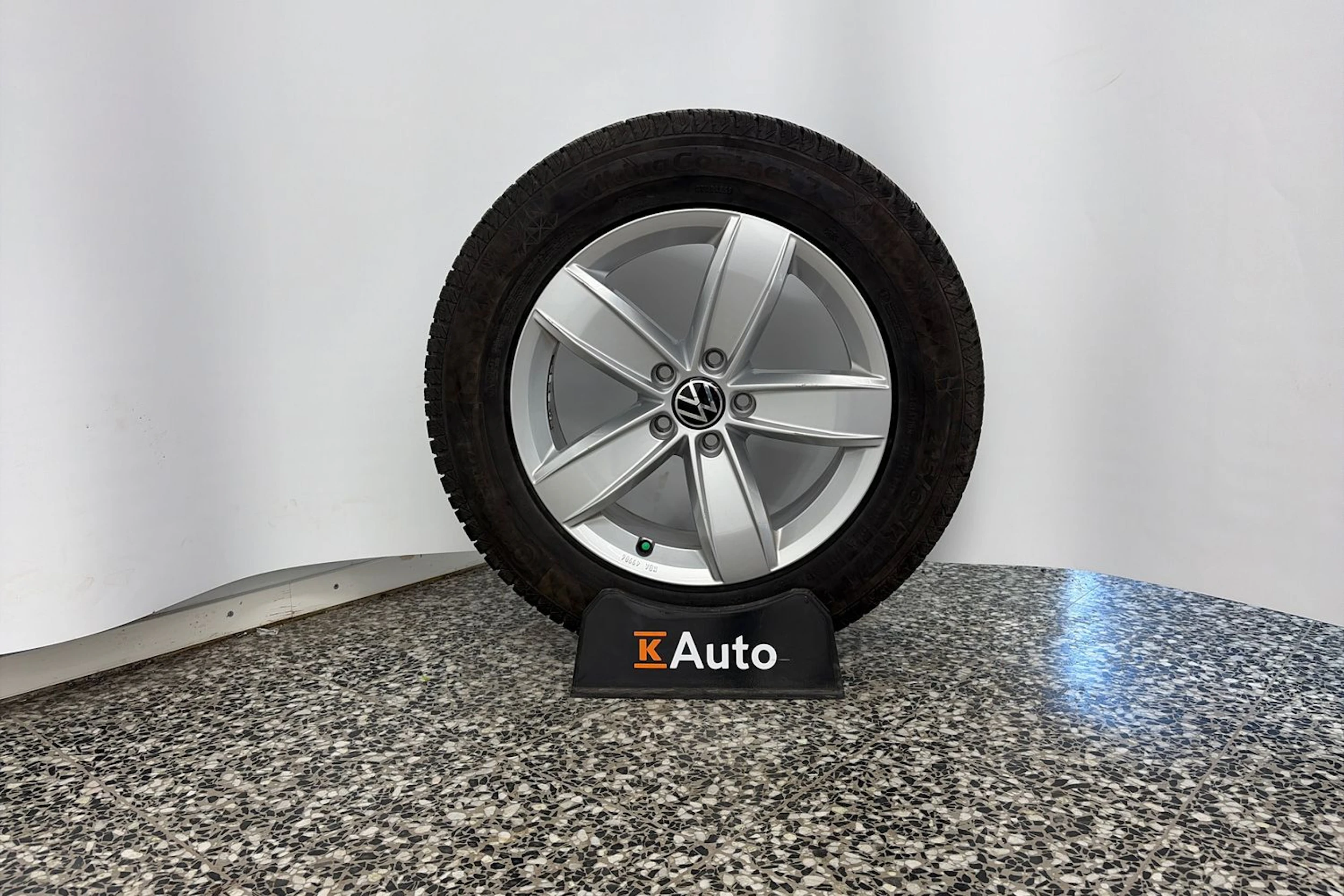 Sininen Volkswagen Tiguan 2023 kuva 11.