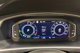 Sininen Volkswagen Tiguan 2023 kuva 15.
