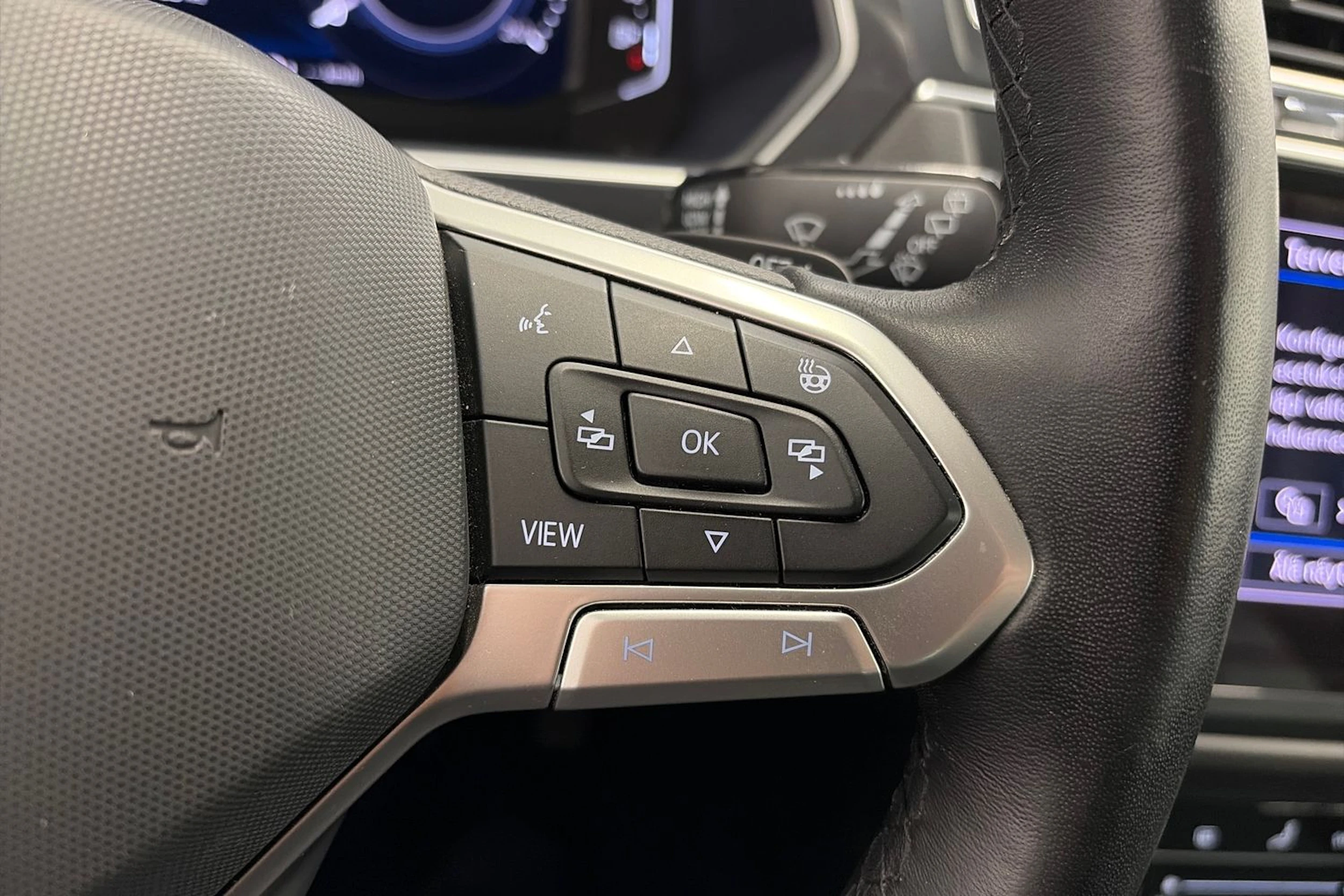 Sininen Volkswagen Tiguan 2023 kuva 17.