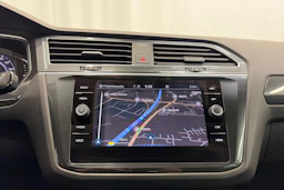 Sininen Volkswagen Tiguan 2023 kuva 18.