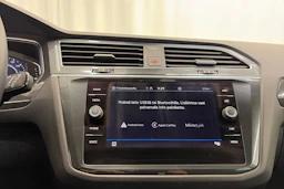 Sininen Volkswagen Tiguan 2023 kuva 20.