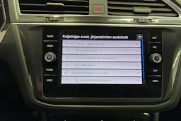 Sininen Volkswagen Tiguan 2023 kuva 21.