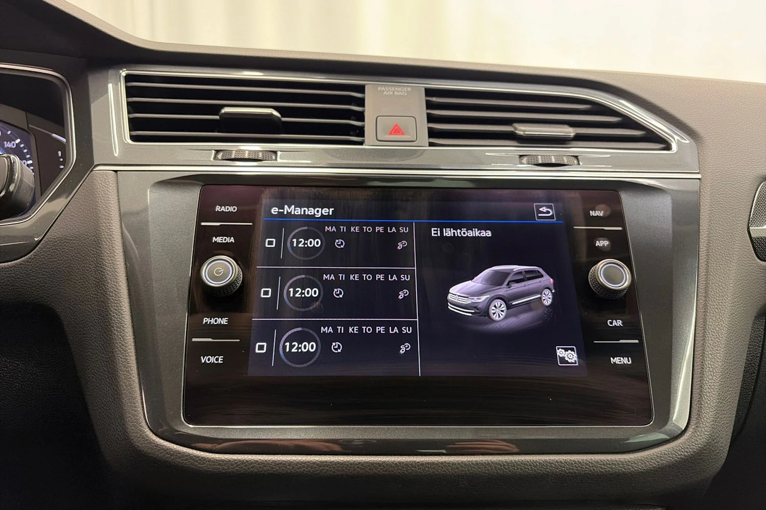 Sininen Volkswagen Tiguan 2023 kuva 23.