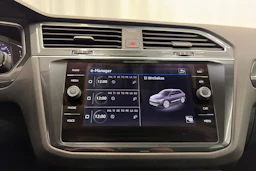 Sininen Volkswagen Tiguan 2023 kuva 23.