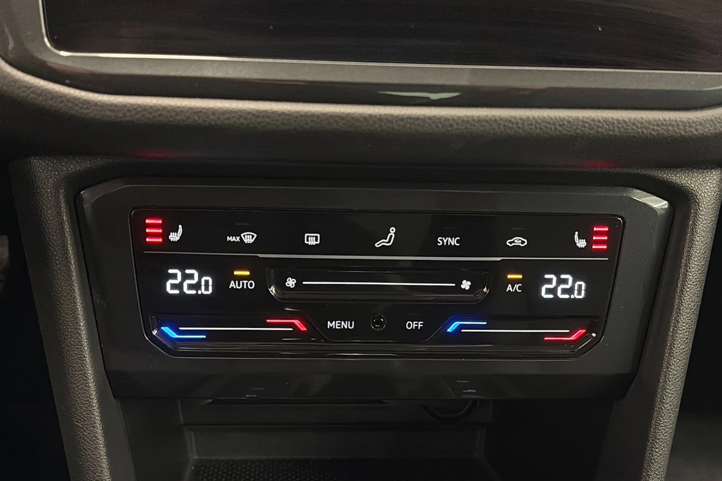 Sininen Volkswagen Tiguan 2023 kuva 24.
