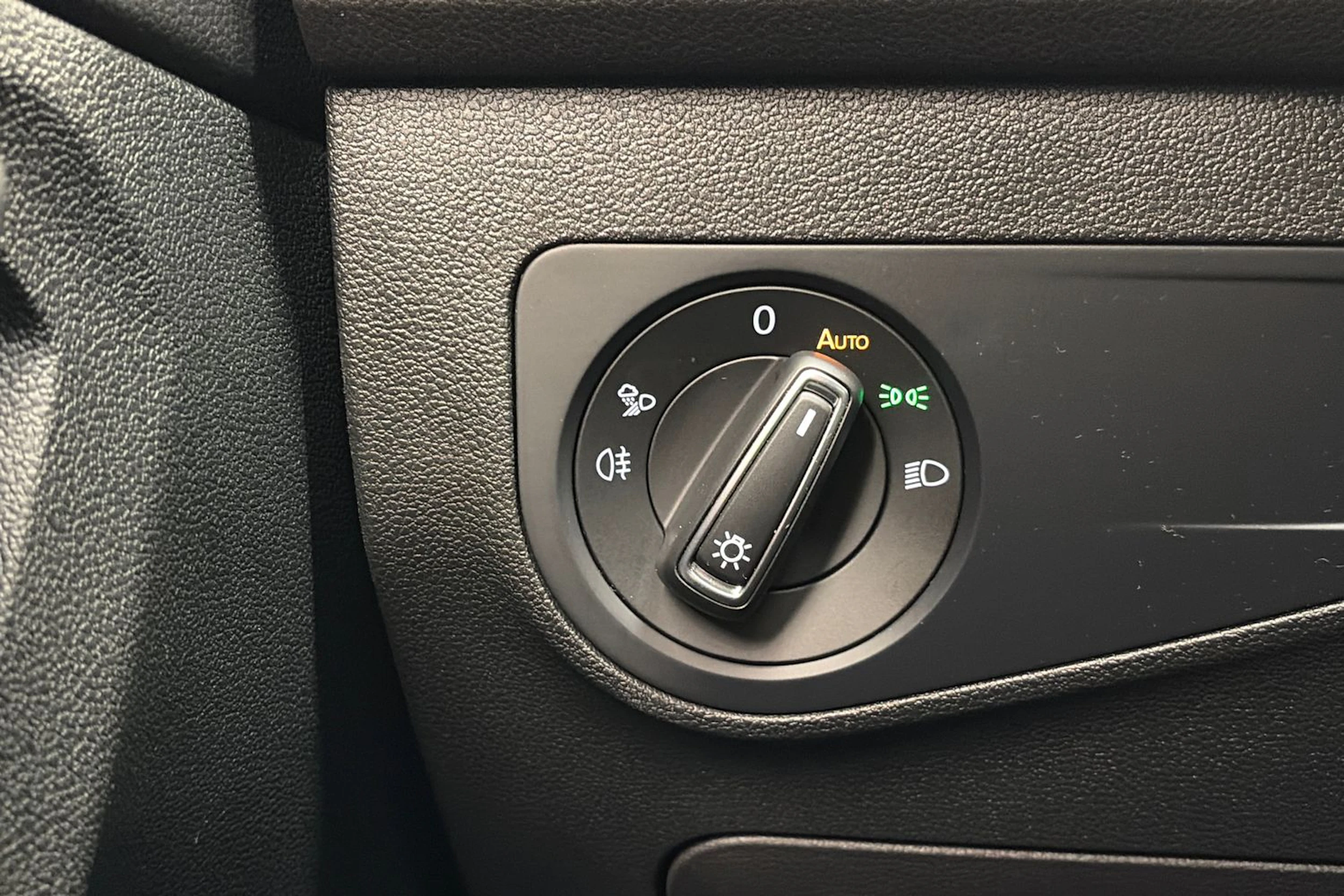 Sininen Volkswagen Tiguan 2023 kuva 25.