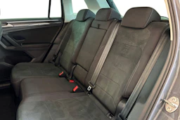 Harmaa Volkswagen Tiguan 2023 kuva 8.