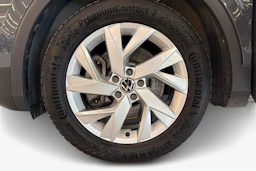 Harmaa Volkswagen Tiguan 2023 kuva 9.