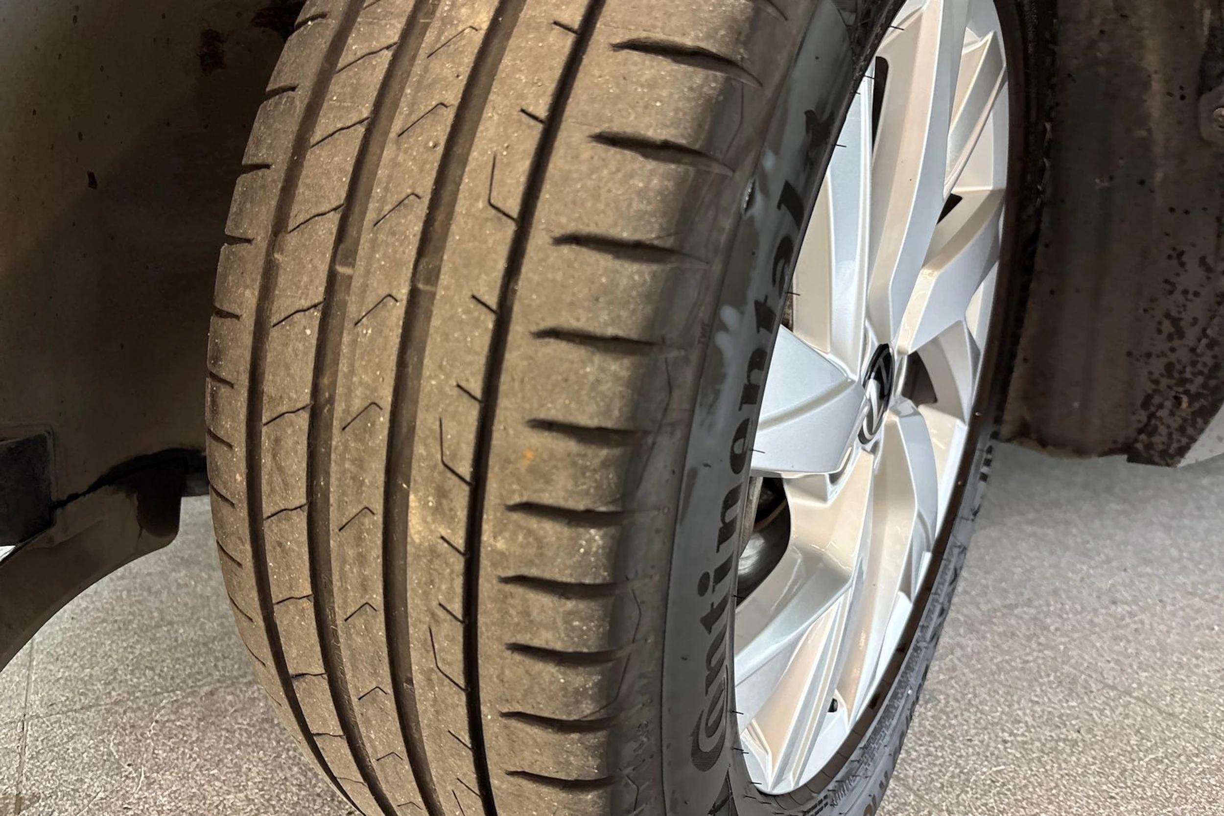 Harmaa Volkswagen Tiguan 2023 kuva 10.
