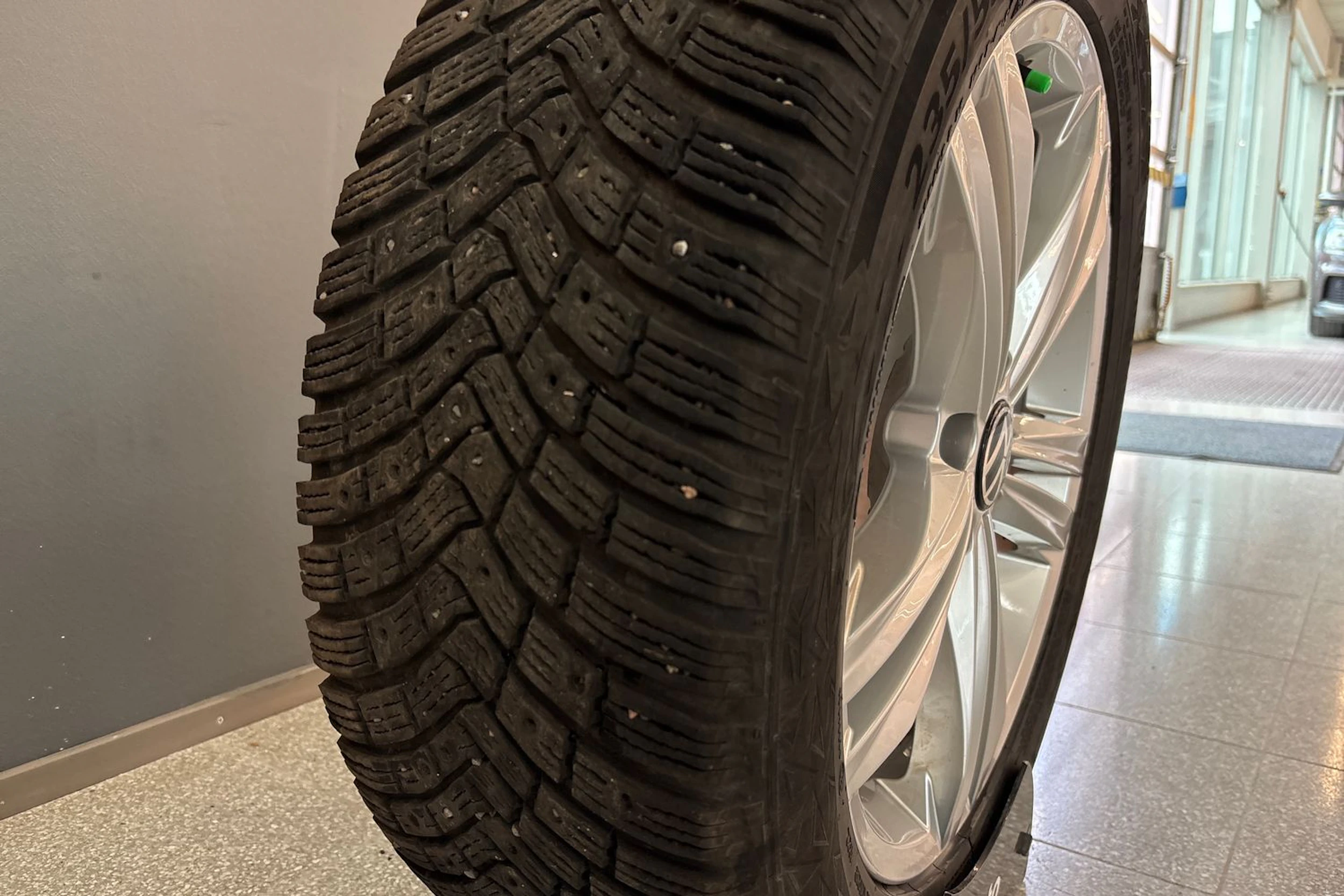 Harmaa Volkswagen Tiguan 2023 kuva 12.