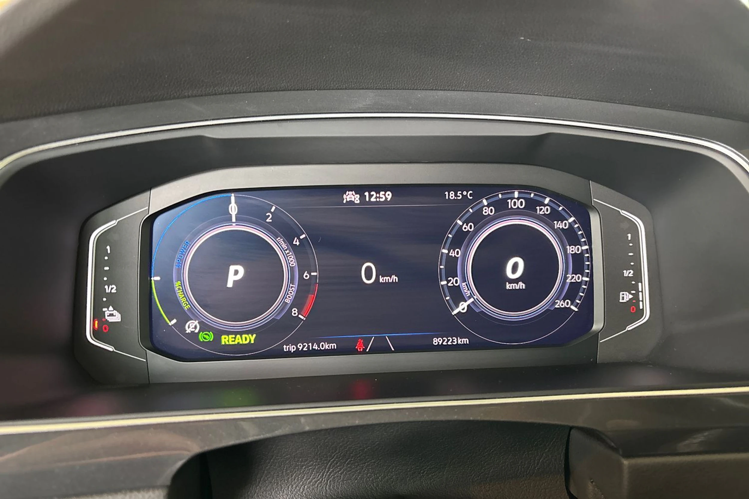 Harmaa Volkswagen Tiguan 2023 kuva 13.
