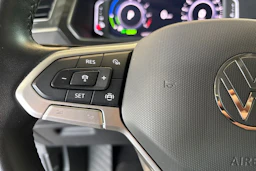 Harmaa Volkswagen Tiguan 2023 kuva 14.