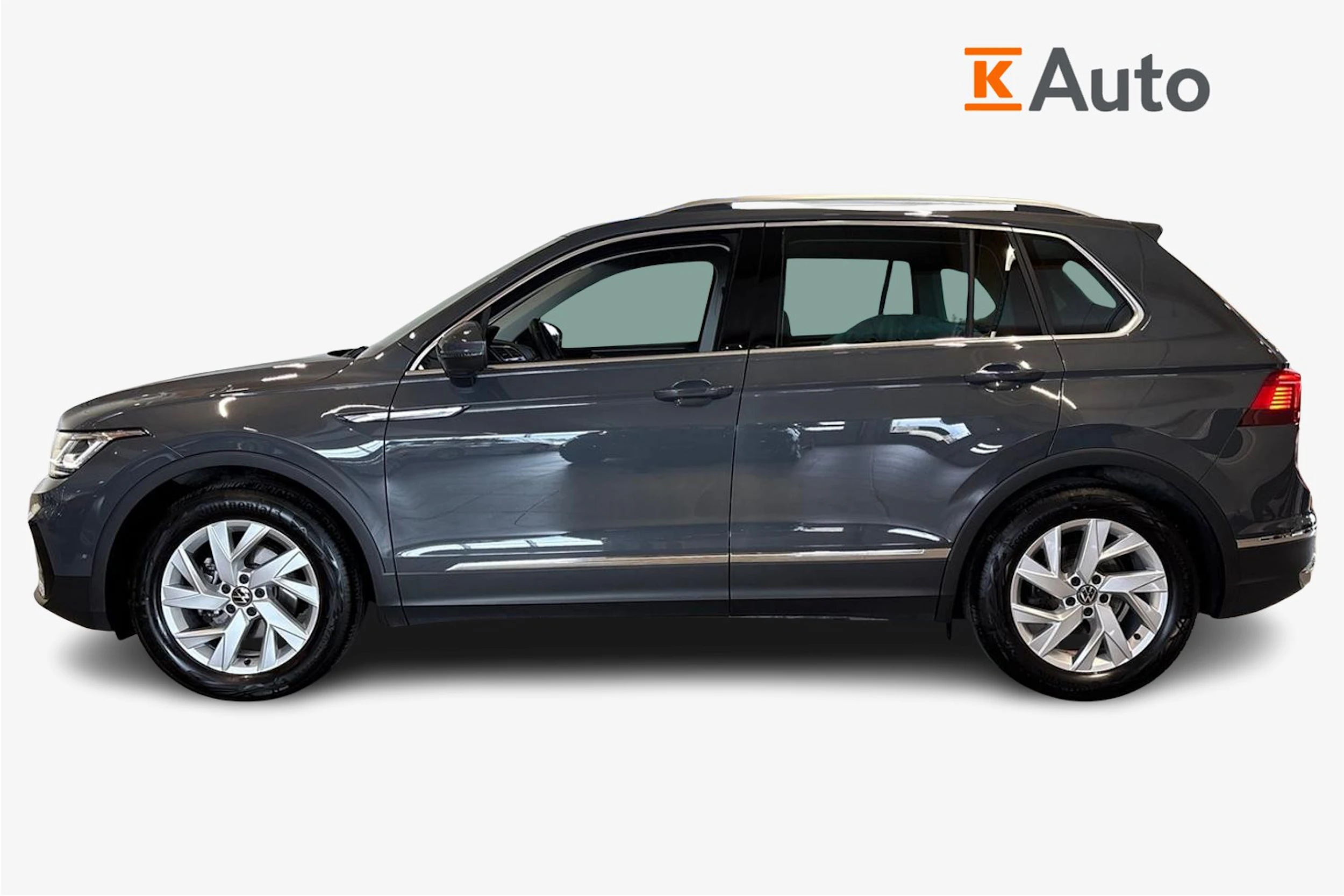 Harmaa Volkswagen Tiguan 2023 kuva 7.