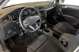 Harmaa Volkswagen Tiguan 2023 kuva 8.