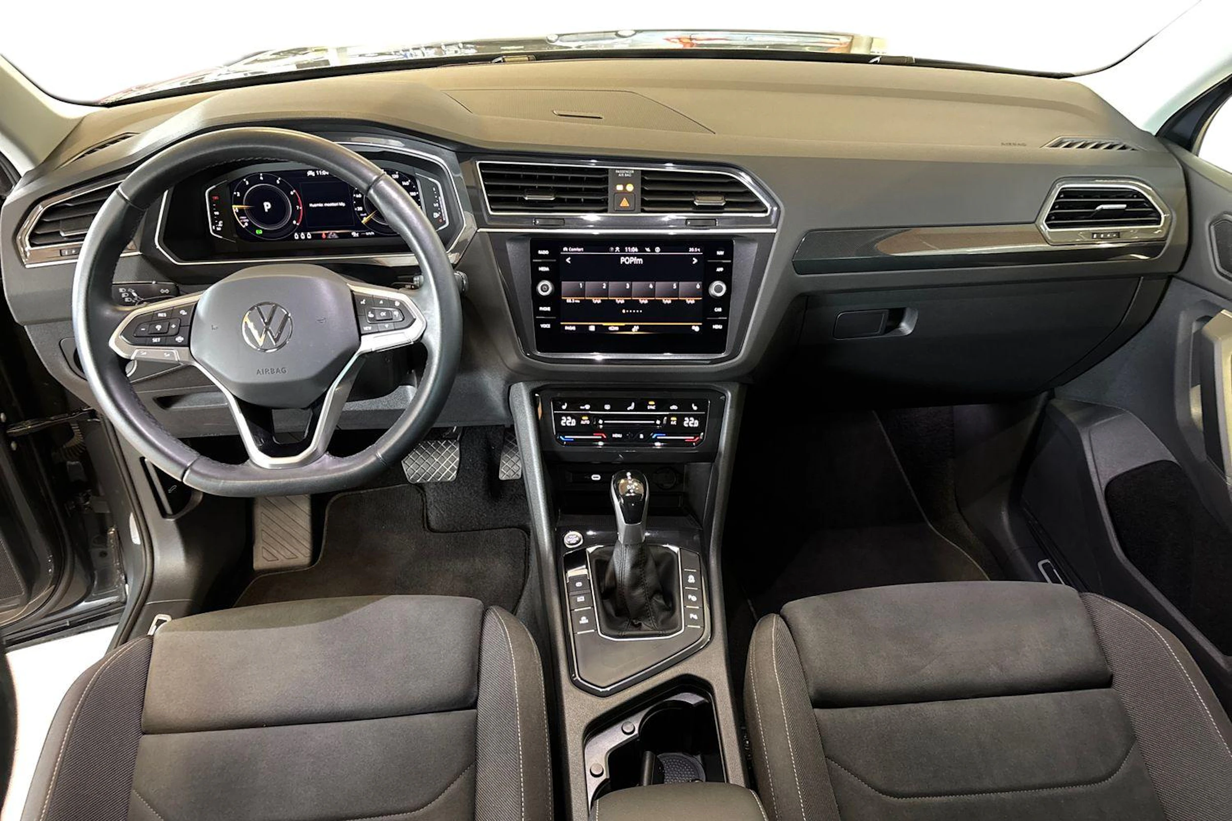 Harmaa Volkswagen Tiguan 2023 kuva 9.