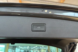 Harmaa Volkswagen Tiguan 2023 kuva 16.