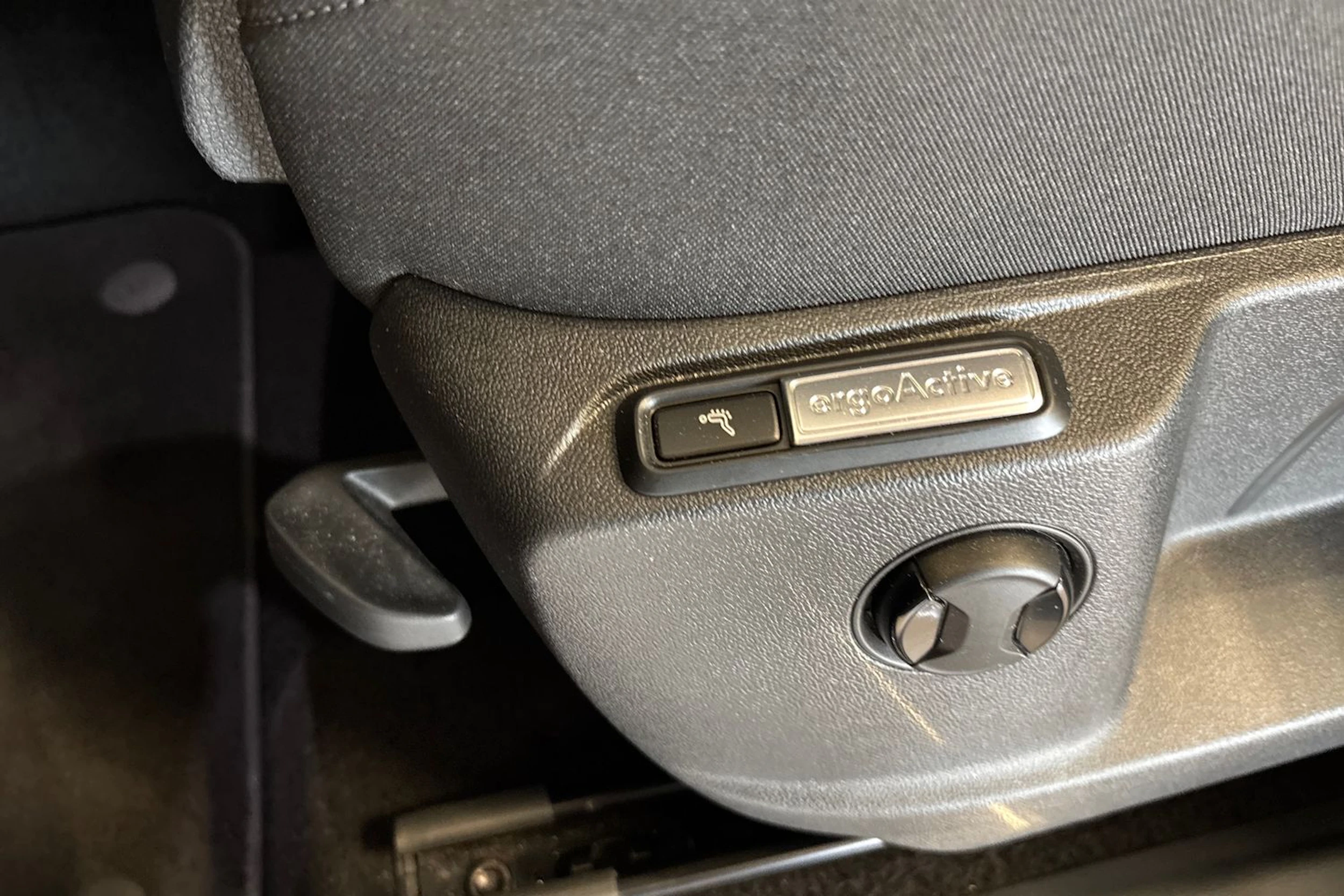Harmaa Volkswagen Tiguan 2023 kuva 18.