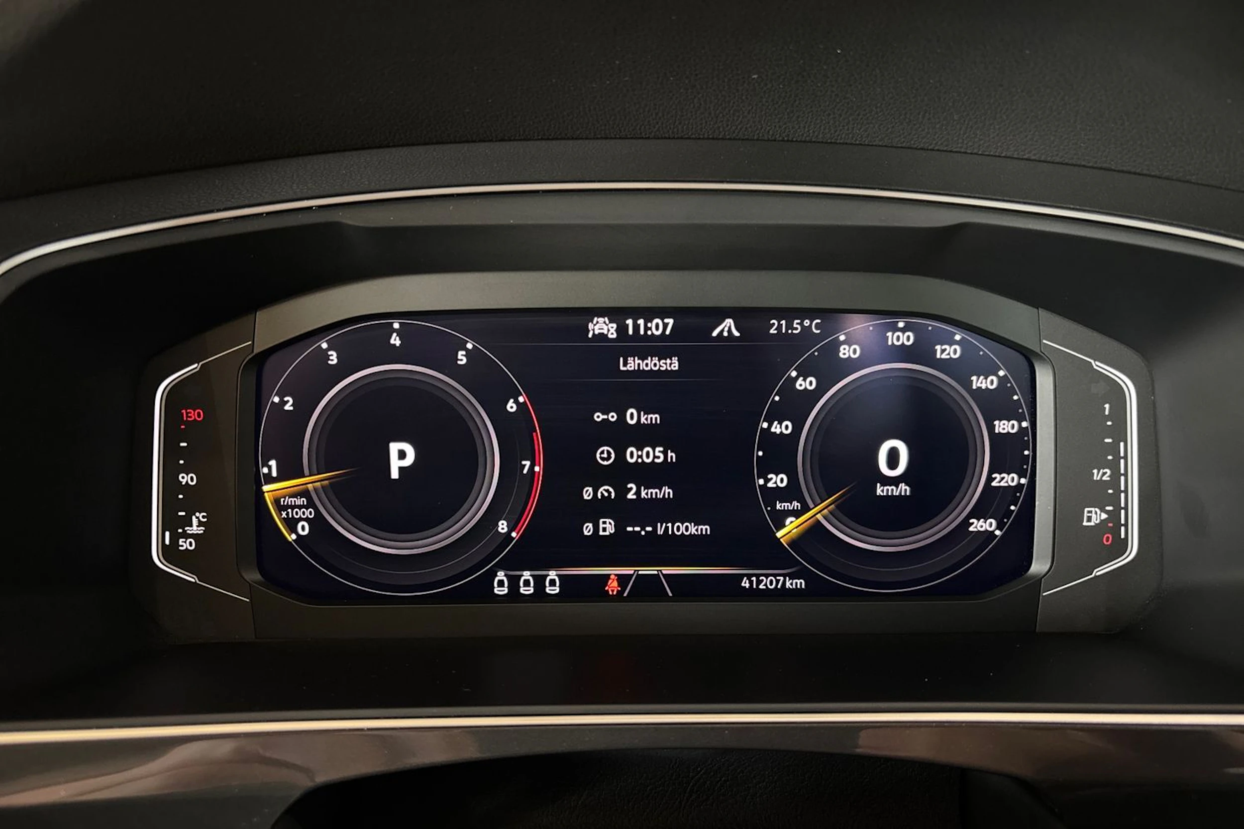 Harmaa Volkswagen Tiguan 2023 kuva 19.