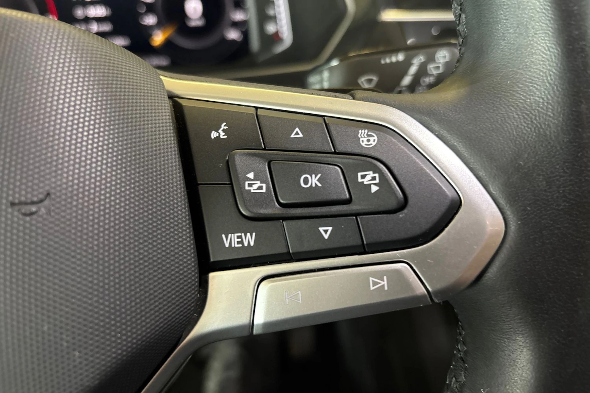 Harmaa Volkswagen Tiguan 2023 kuva 21.