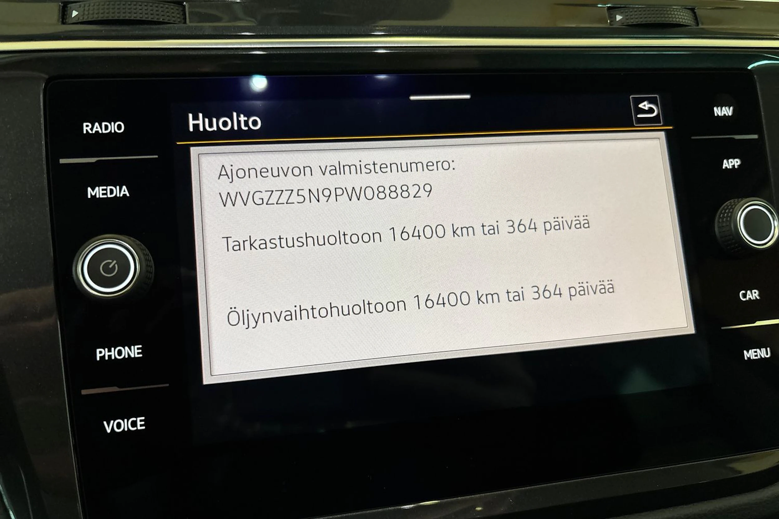 Harmaa Volkswagen Tiguan 2023 kuva 22.
