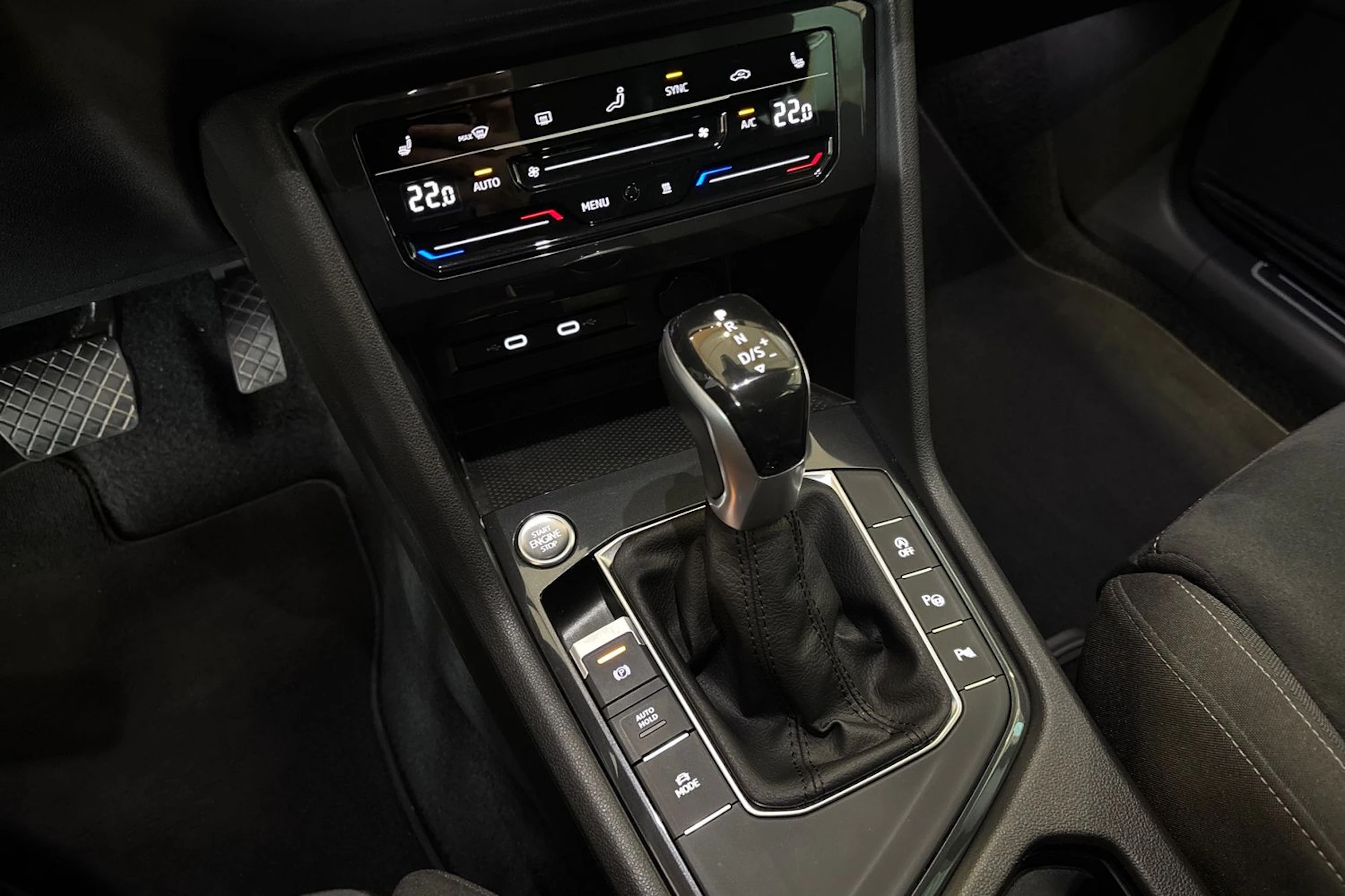 Harmaa Volkswagen Tiguan 2023 kuva 24.
