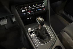Harmaa Volkswagen Tiguan 2023 kuva 24.