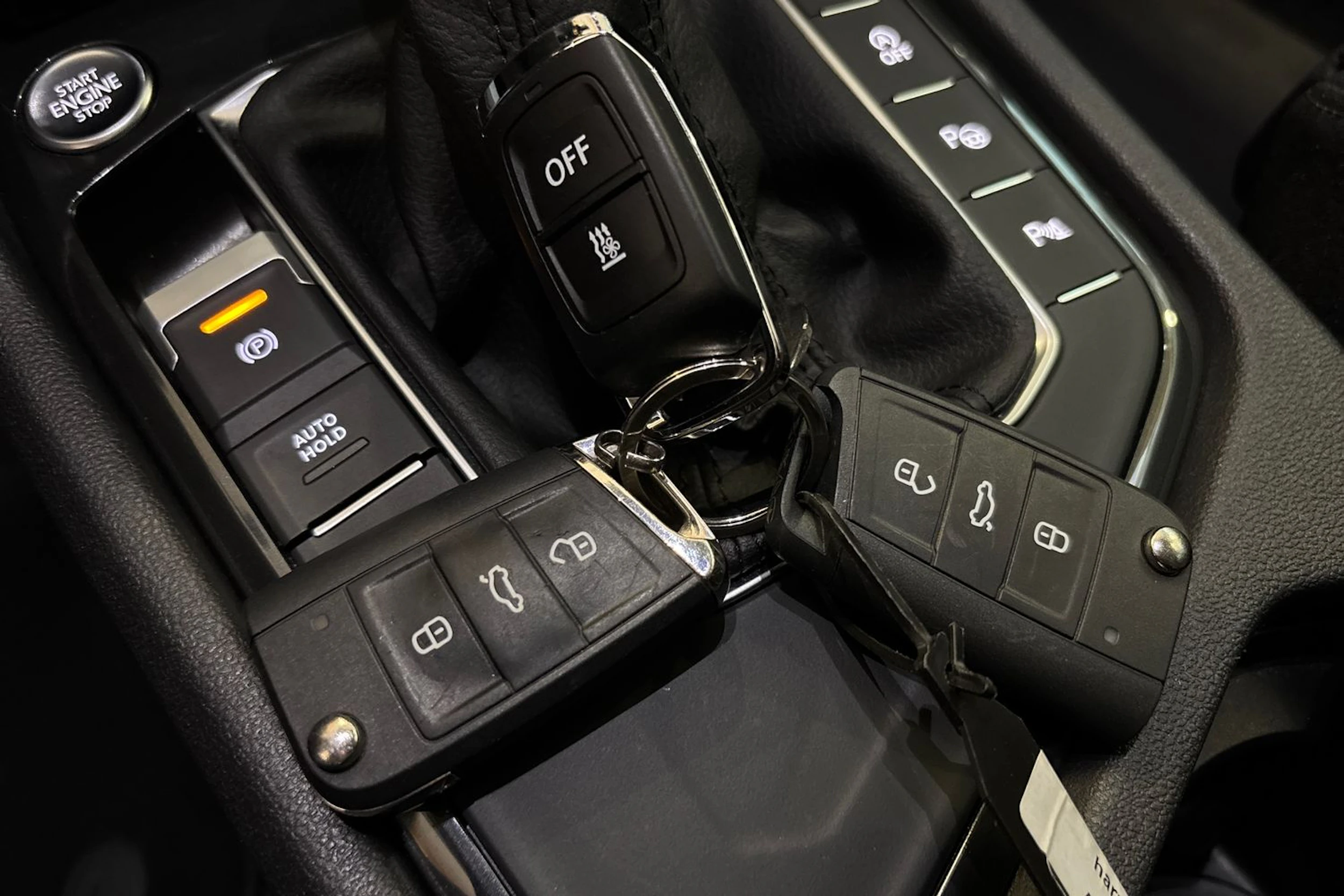 Harmaa Volkswagen Tiguan 2023 kuva 25.