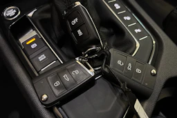 Harmaa Volkswagen Tiguan 2023 kuva 25.