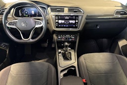 harmaa Volkswagen Tiguan 2023 kuva 7.