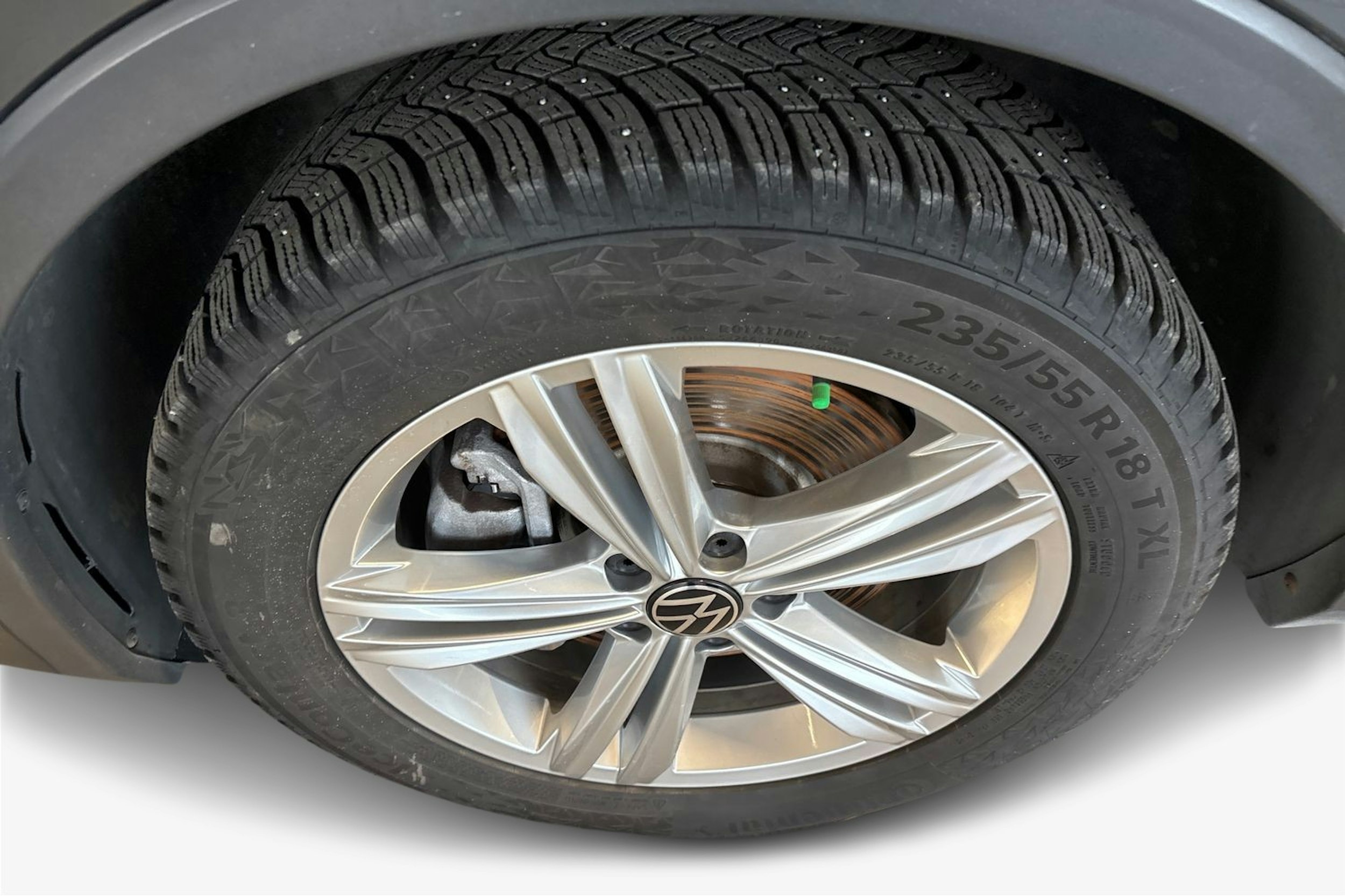 harmaa Volkswagen Tiguan 2023 kuva 9.