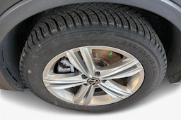 harmaa Volkswagen Tiguan 2023 kuva 9.