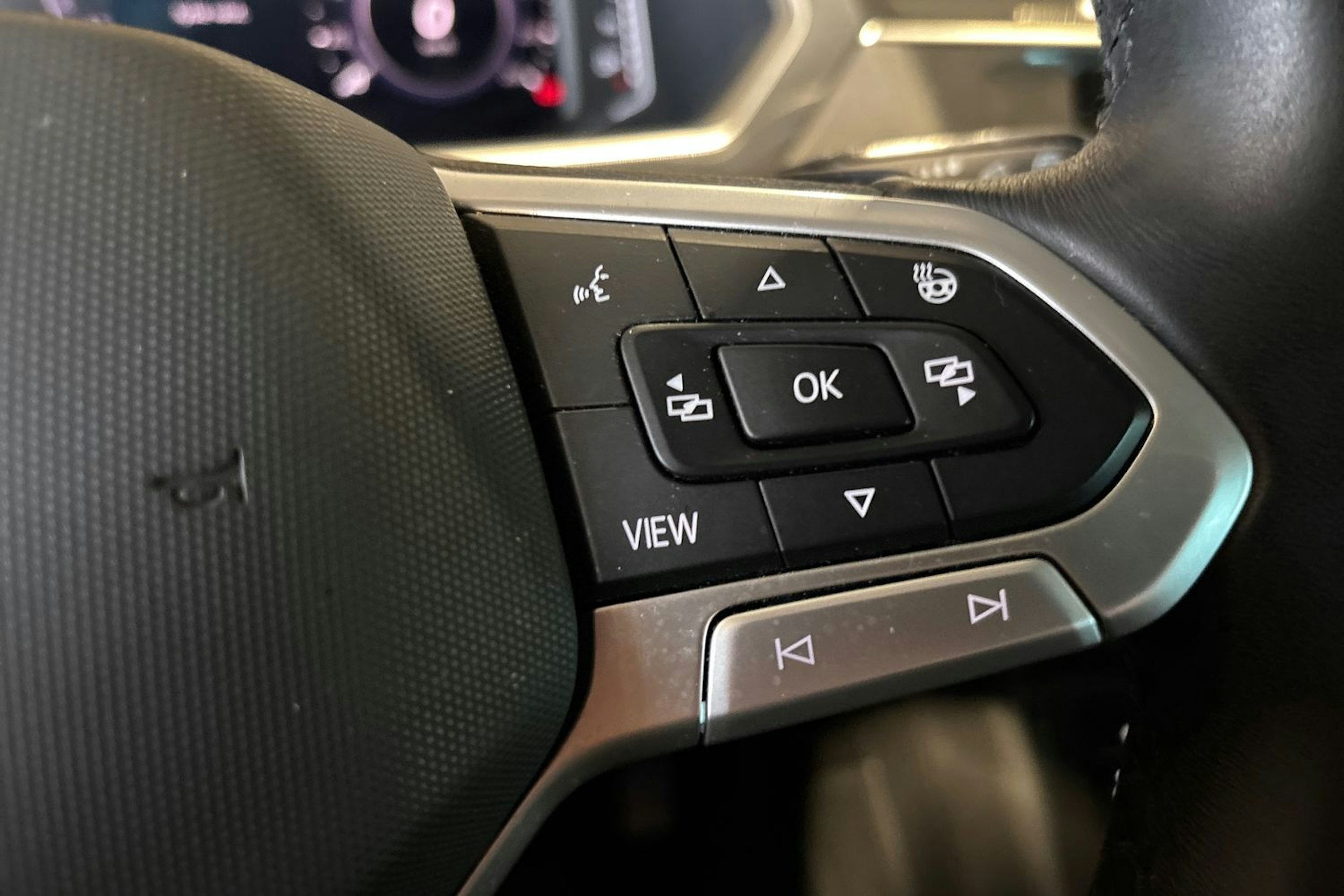 harmaa Volkswagen Tiguan 2023 kuva 13.