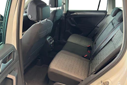 valkoinen Volkswagen Tiguan 2023 kuva 8.